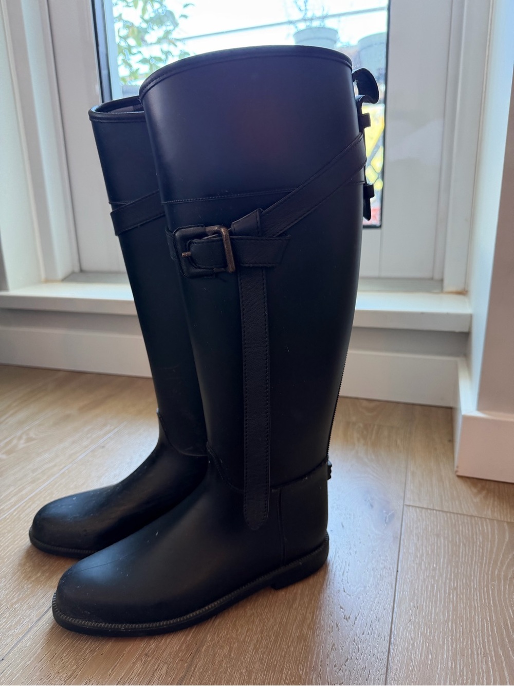 Burberry Equestrian Rubber Rain Boots- Size 7.5